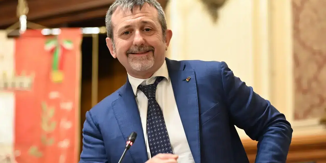 Caso Delmastro, tensioni in Antimafia e pressing delle opposizioni sul governo