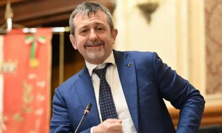 Caso Delmastro, tensioni in Antimafia e pressing delle opposizioni sul governo