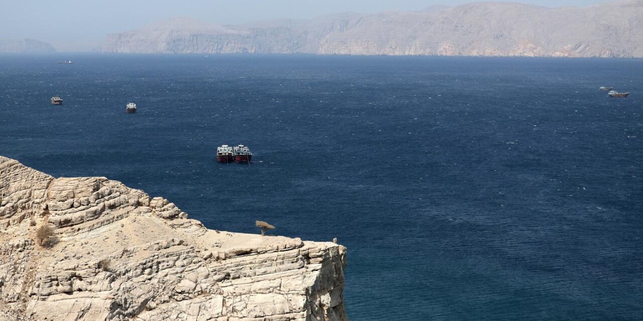 Iran riapre Hormuz: crolla il petrolio, volano le Borse globali