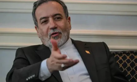 Iran-Usa, Araghchi a Islamabad: negoziati in bilico tra pressioni e smentite