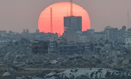 Gaza, voto simbolico a Deir al-Balah: urne dopo vent’anni tra macerie e tensioni