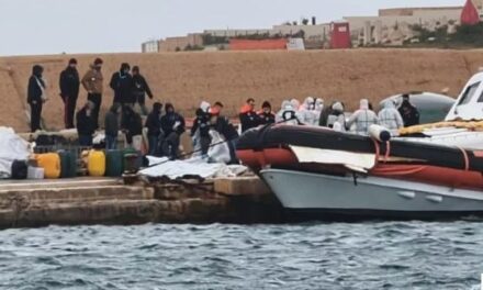 Naufragio nel Mediterraneo, sbarcati a Lampedusa 32 superstiti, oltre 80 dispersi